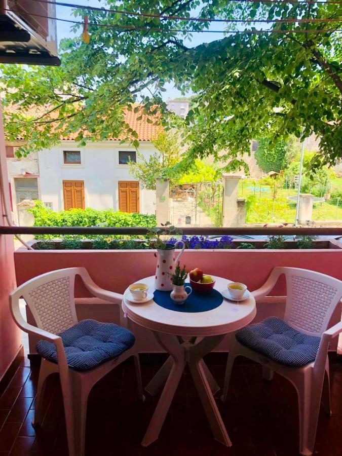 Beautiful Apartment With Balcony Pula Buitenkant foto